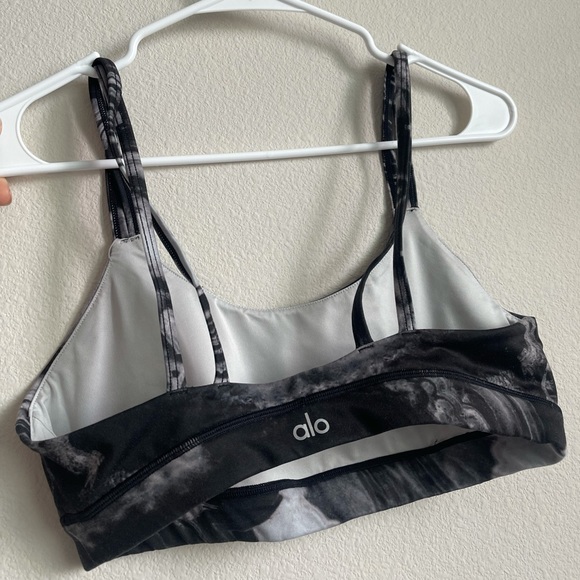 Alo Yoga sports bra size M - Picture 2 of 2